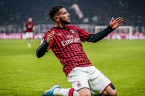 华体会hth-巴萨绝杀AC米兰，迪玛利亚补时绝平英超的简单介绍