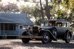 华体会网址-战术铁幕与永动核心，足球场上的封锁与稳定美学