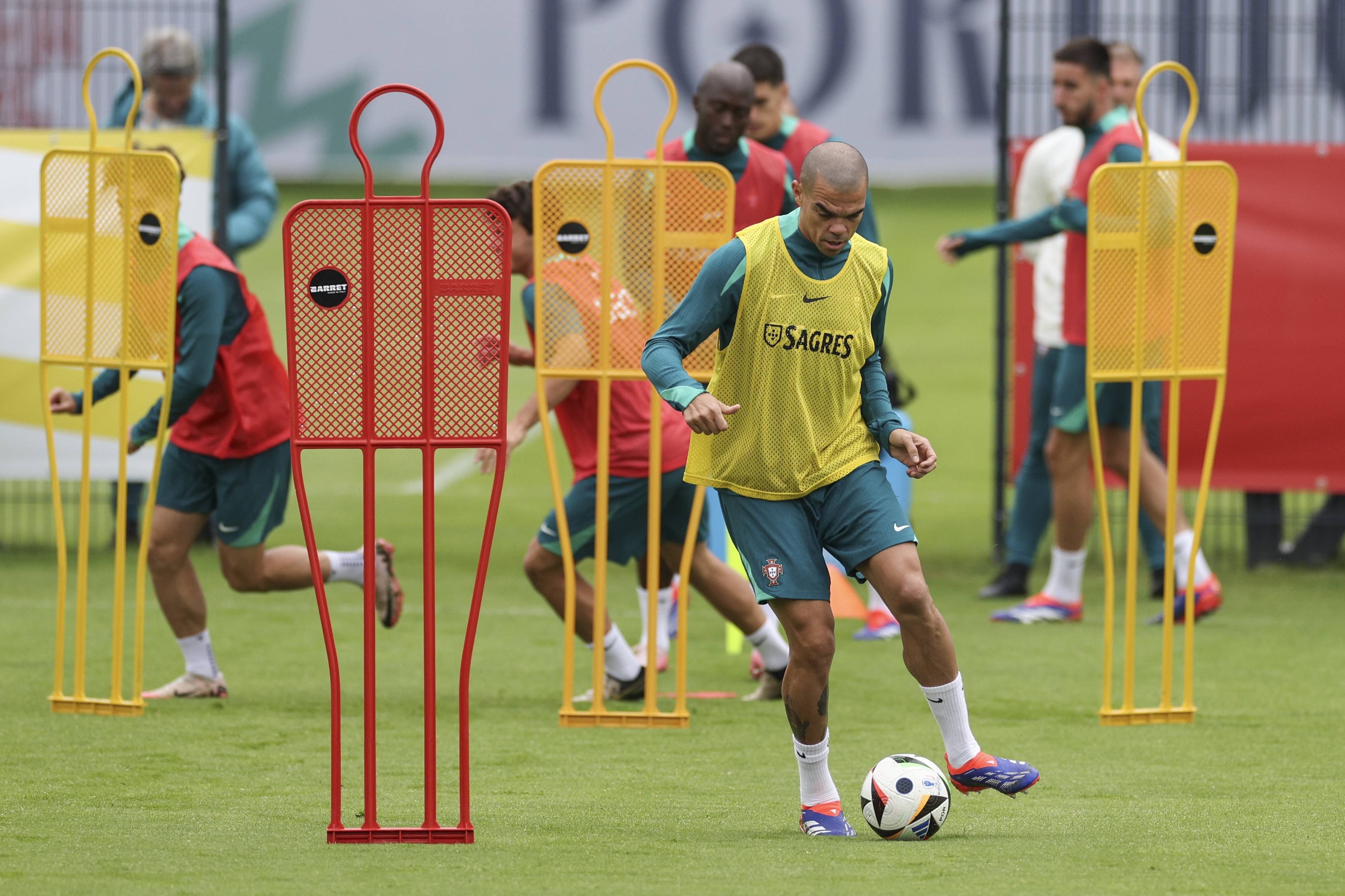 华体会网址-关于欧洲职业足球比赛精彩纷呈，球队备战进行中的信息  第2张